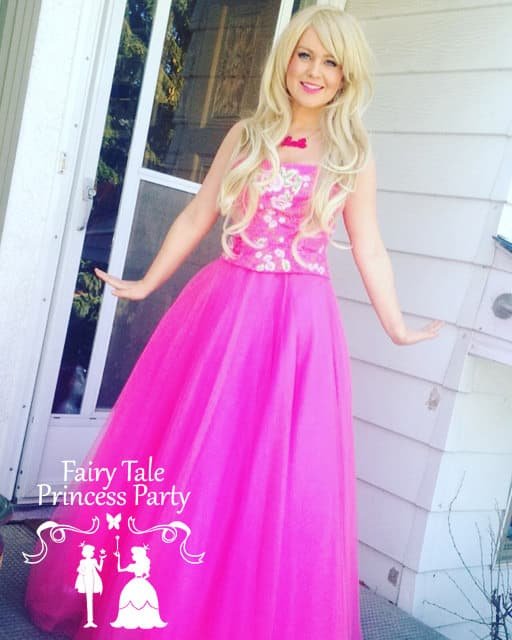 Calgary's Fashion Doll's favorite colour is pink and birthday party cakes and cupcakes. She has many different careers and loves fashion.